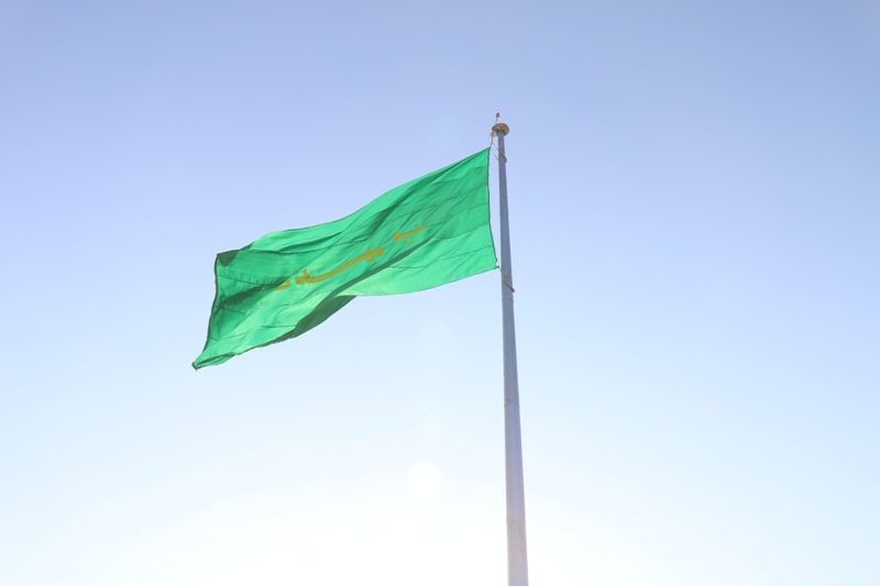 برافراشته شدن پرچم باشکوه مزین به نام صاحب الزمان حضرت مهدی موعود(عج) در مرکز شهر بافق