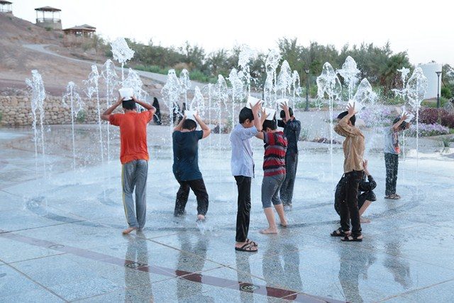 برگزاری مسابقه آب بازی در مجموعه تفرجگاهی آبشار بافق