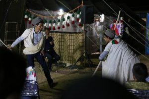 چوب بازی هنرمندان ایل قشقایی در نوروزگاه زیبای آبشار بافق