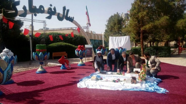 ادای احترام شهردار و اعضای شورای اسلامی شهر بافق به شهدای گمنام در اولین روز کاری سال جدید