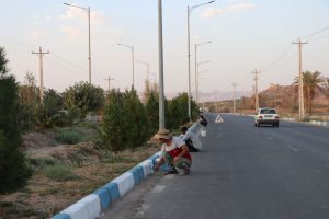 روایت تلاش : رنگ آمیزی سنگ جداول معابر سطح شهر