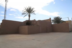 روایت تلاش : گزارش تصویری از زیبا سازی سطح شهر با اندود کاهگل (خیابان مسجد جامع)