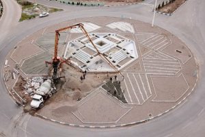 روایت تلاش: گزارش تصویری ساماندهی میدان مادر و نصب المان مربوطه(بتن ریزی)