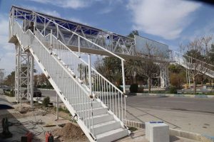 روایت تلاش : گزارش تصویری از نصب پل هوایی عابر پیاده (بلوار ۱۵ خرداد )