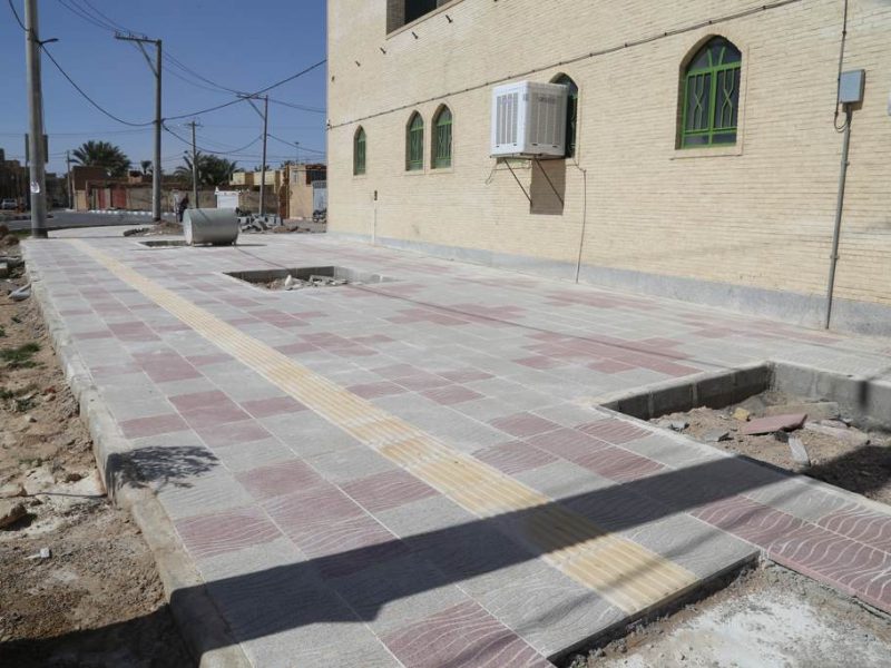 روایت تلاش : گزارش تصویری از موزاییک فرش معابر سطح شهر ( جنب مسجد صاحب الزمان )
