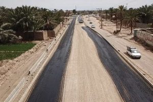 روایت تلاش : شروع پروژه های عمرانی با رعایت پروتکل های بهداشتی ، قیر پاشی فاز اول بلوار باقرآباد