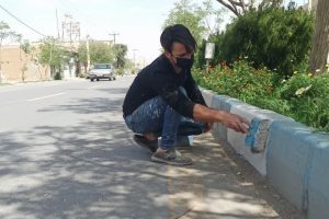 خانه تکانی عید : گزارش تصویری از رنگ آمیزی سنگ جداول معابر سطح شهر در آستانه ی سال نو