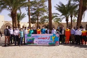 پاکسازی معابر بافت تاریخی شهر بافق در روز زمین پاک