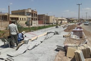 روایت تلاش : گزارش تصویری از موزاییک فرش معابر سطح شهر ( بلوار انقلاب جنب اداره ی گاز )