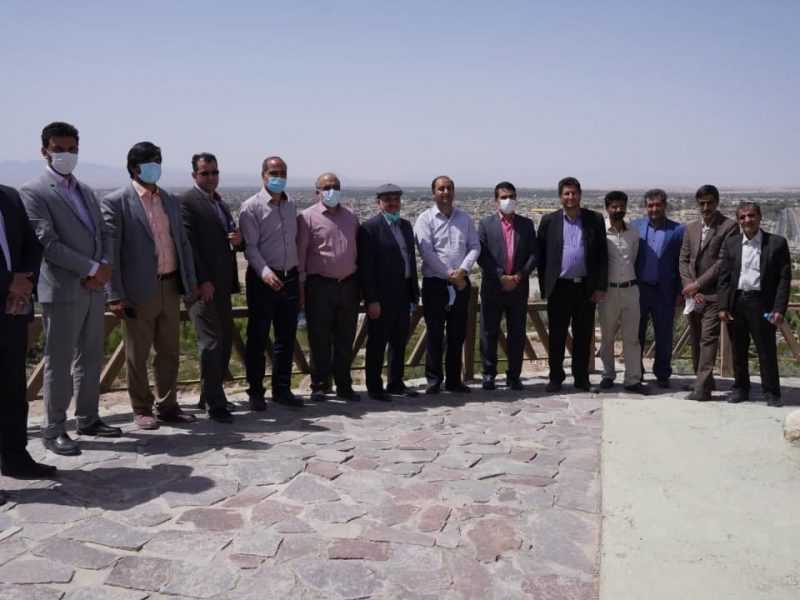 شهردار و اعضای شورای شهر حمیدیا و مدیران واحد های شهرداری از شهر بافق بازدید کردند.