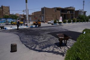 روایت تلاش : گزارش تصویری از لکه گیری آسفالت معابر سطح شهر ( ابتدای بلوار مسجد جامع )