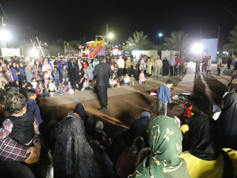 گزارش تصویری : اجرای نمایش خیابانی  ( تو محله ما عروسیه ) در پنجمین جشنواره نوروزی آبشار بافق