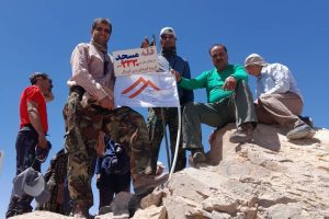 صعود گروه کوهنوردی ثامن بافق به بزرگترین قله اشکذر