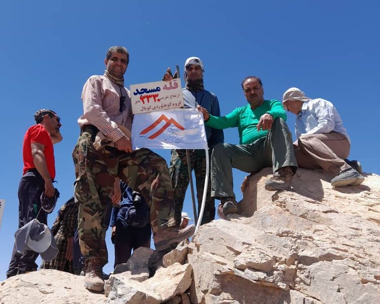 صعود گروه کوهنوردی ثامن بافق به بزرگترین قله اشکذر