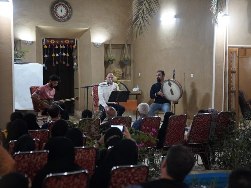 گزارش تصویری از اجرای موسیقی سنتی زنده در خانه فرهنگ شهرداری به مناسبت روز جهانی موسیقی