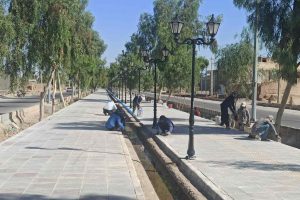 روایت تلاش : ساخت پیاده راه بلوار کشاورز ( نصب پایه های روشنایی و رنگ آمیزی )