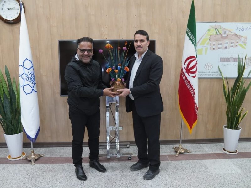 تقدیر شهردار بافق از گوینده ایران در مسابقات جام جهانی