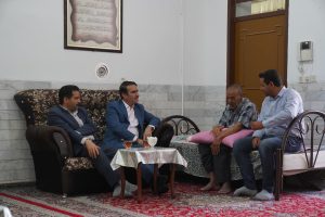 دیدار خاطره انگیز شهردار بافق با معلم دوران راهنمایی خود