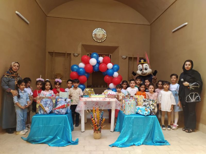 روایت تلاش : جشن پایان سال کودکان دوره خلاقیت سال تحصیلی 1402_1403 در خانه فرهنگ شماره یک شهرداری بافق