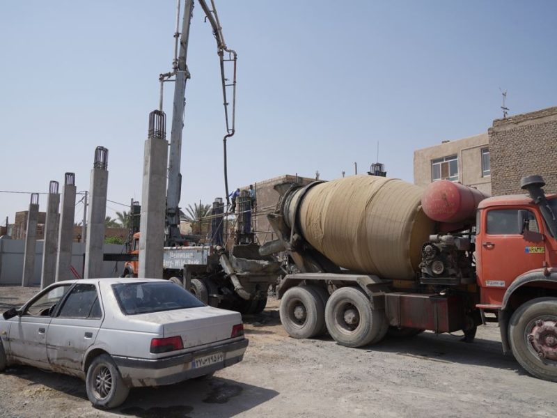 روایت تلاش : احداث ساختمان زورخانه شهرداری بافق ( بتن ریزی ستون ها )