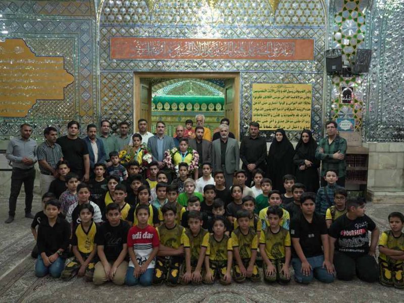 مدال های رنگارنگ بر گردن پهلوانان کوچک تیم زورخانه شهرداری بافق