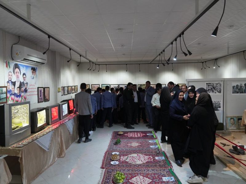 گزارش تصویری از افتتاح نمایشگاه ایثار و شهادت در موزه فرهنگ و هنر شهرستان بافق به مناسبت هفته دفاع مقدس