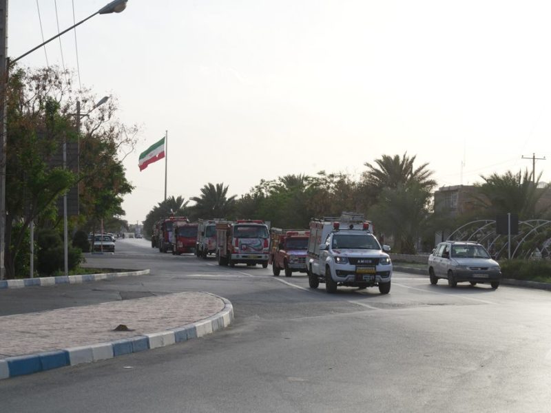 گزارش تصویری از مانور آتش نشانی به مناسبت روز آتشنشان و خدمات ایمنی در سطح شهر و همچنین غبار روبی گلذار شهدا