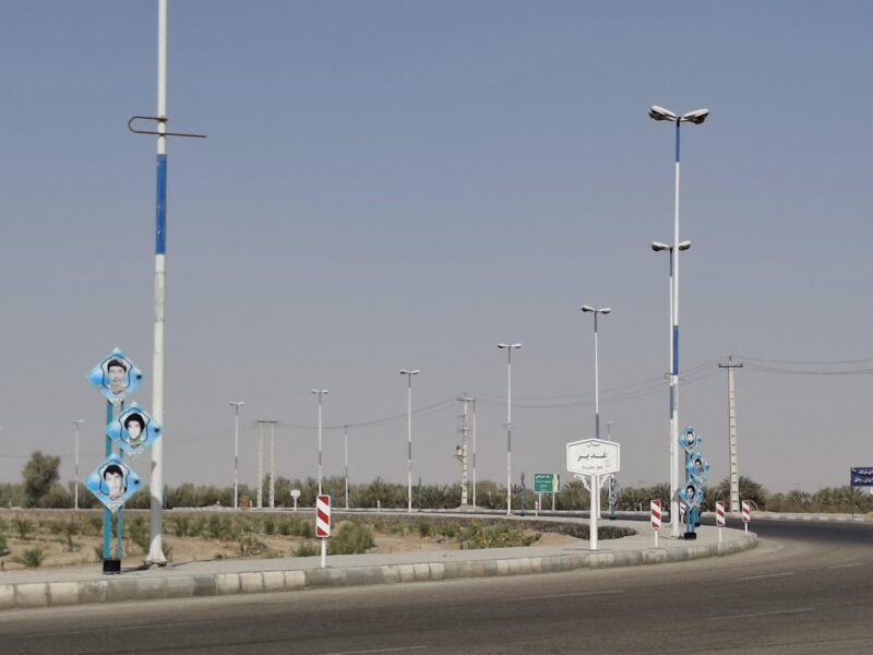 نصب تمثال ۲۶۰ شهید بافق در ورودی‌های شهر؛ یادگاری ماندگار از ایثار و مقاومت